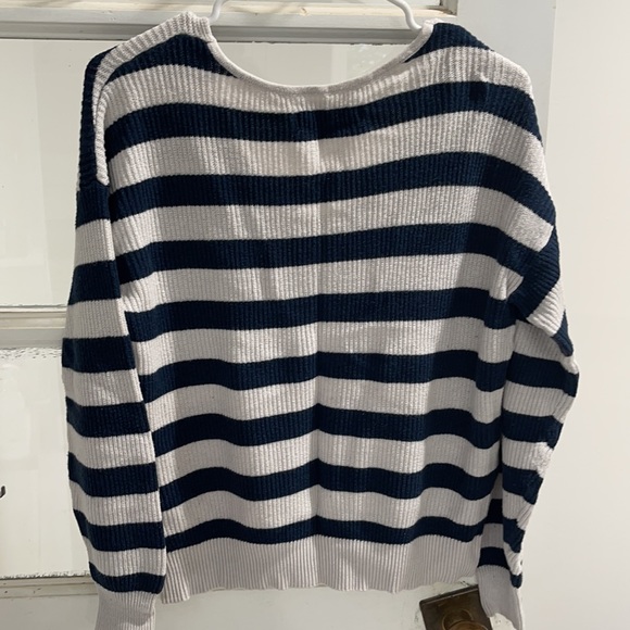 Cute sweater - Picture 2 of 3